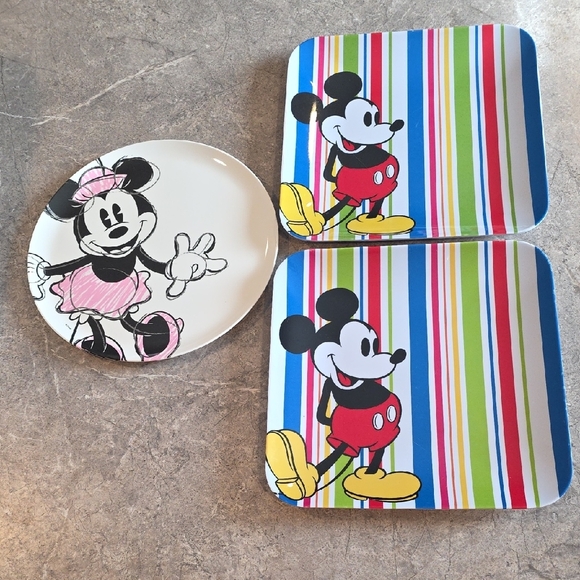 (J39) 3 Disney Mickey and Minnie Mouse Dinnerware Set - Red, Pink, Blue, Green - Picture 1 of 6